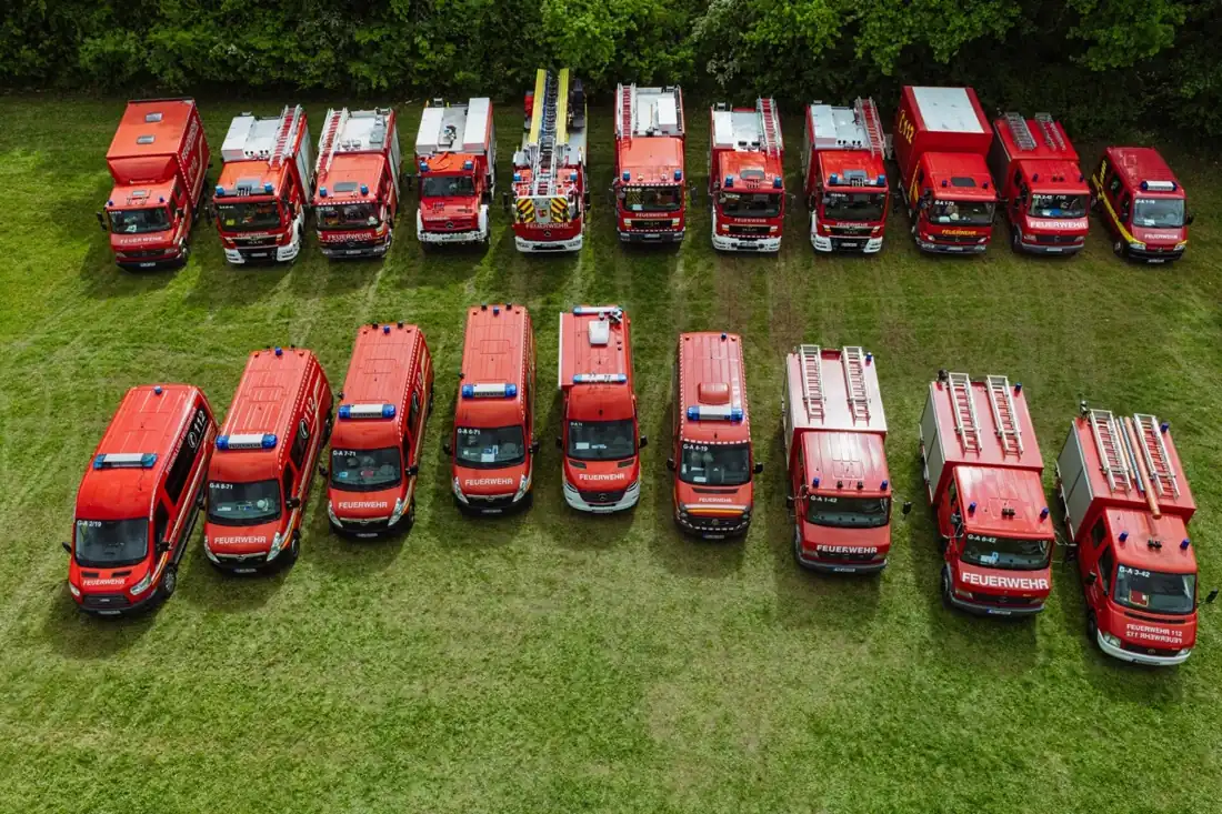 Fahrzeuge der Verbandsgemeindefeuerwehr Gau-Algesheim aus der Luft